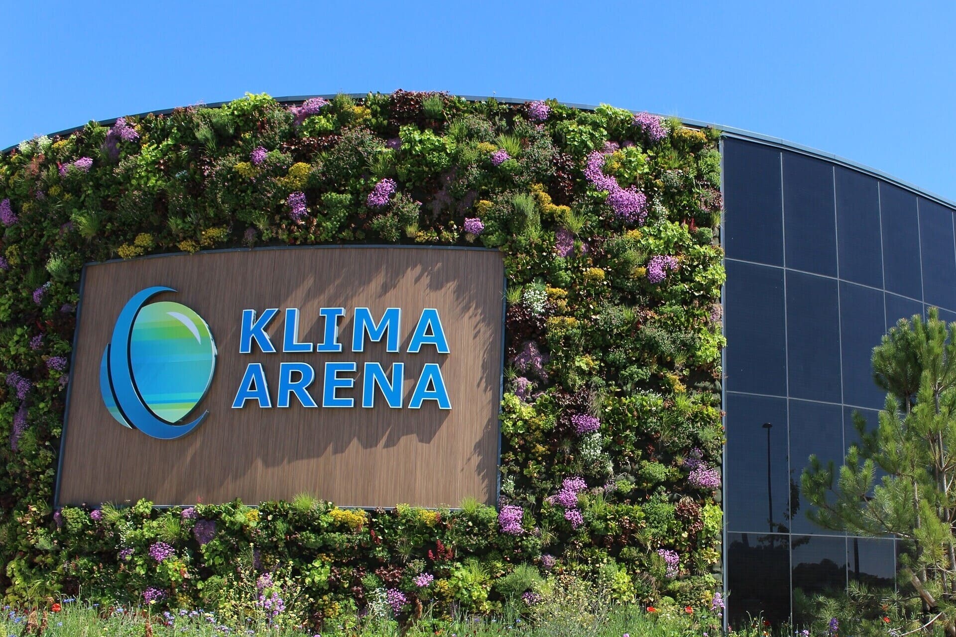 klima arena aussenansicht im sommer (1)